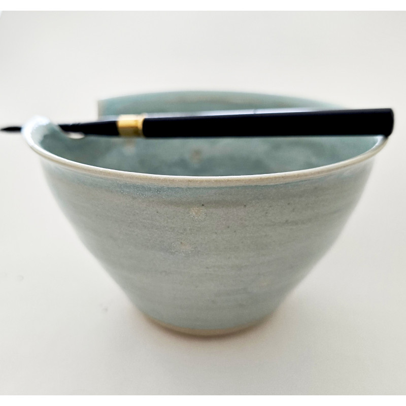 Ceramic bowl with brush rest