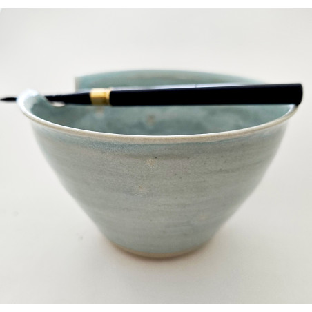Ceramic bowl with brush rest