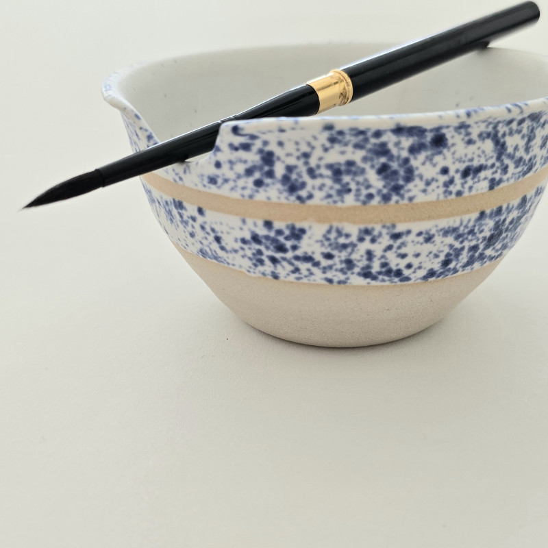 Ceramic bowl with brush rest